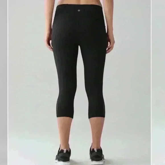 Lululemon Train Times Crop (17"), Black, Size 2 - Picture 7 of 10